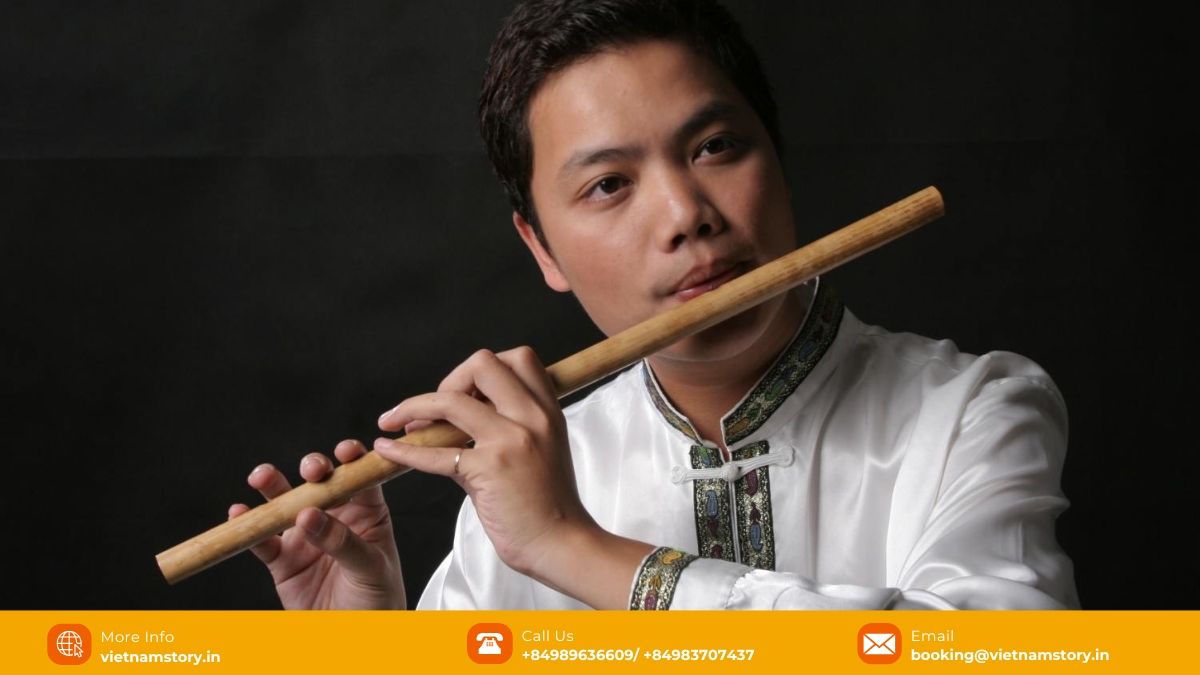 The sao truc, one of the most common Vietnamese wind instruments