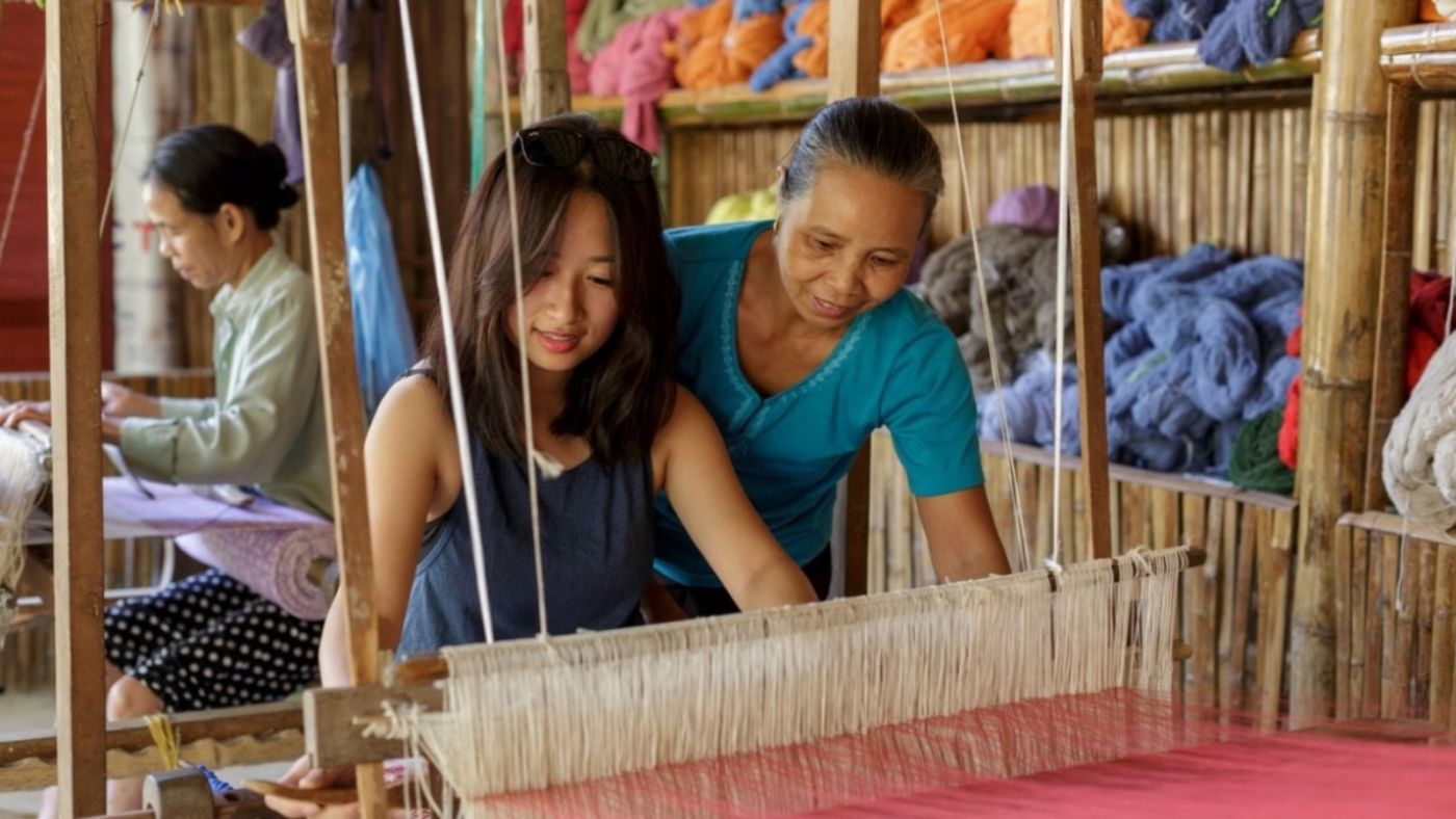 Weaving experience in Mai Chau