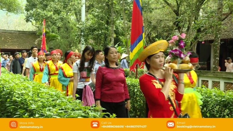 Hoa Lu festival at the ancient capital site in Ninh Binh