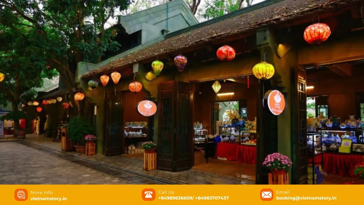 Food stalls and evening market atmosphere in Ninh Binh