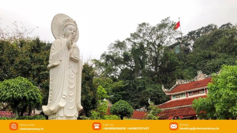 Worship space at Non Nuoc Pagoda in Ninh Binh