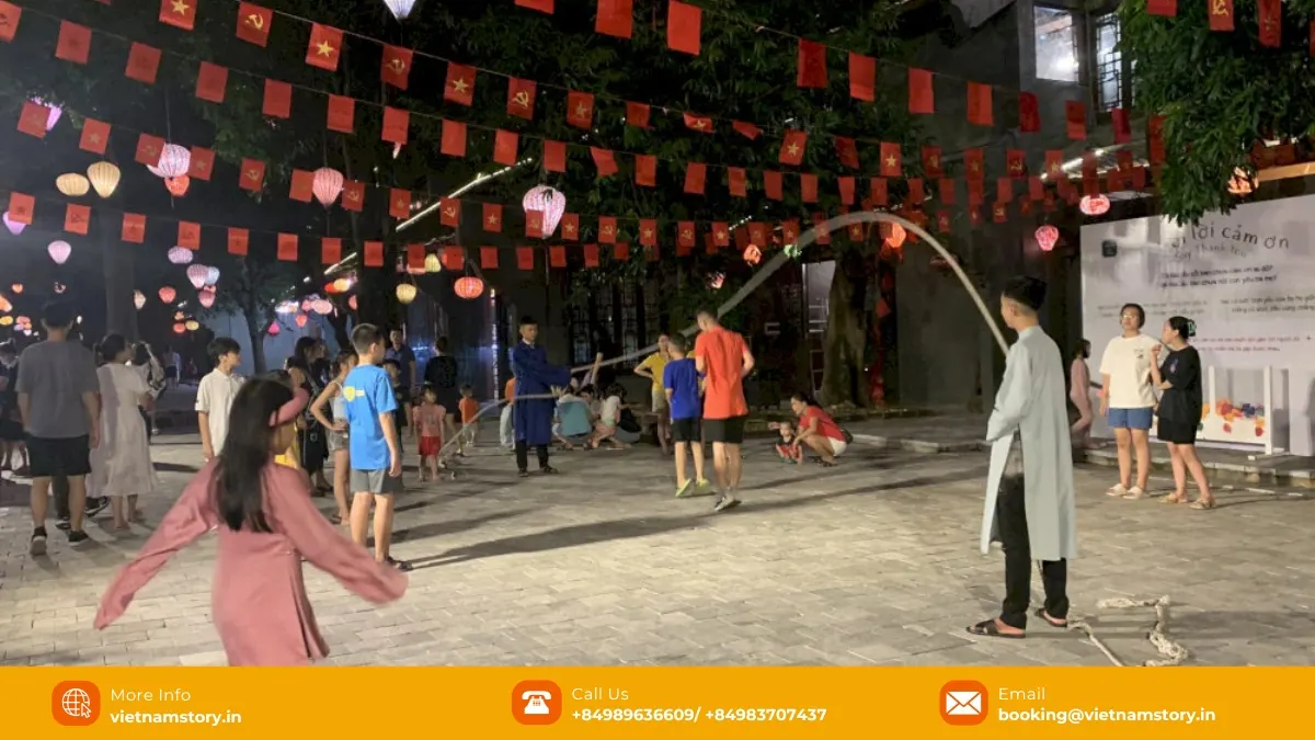 Folk games and evening activities at Pho Co Hoa Lu in Ninh Binh