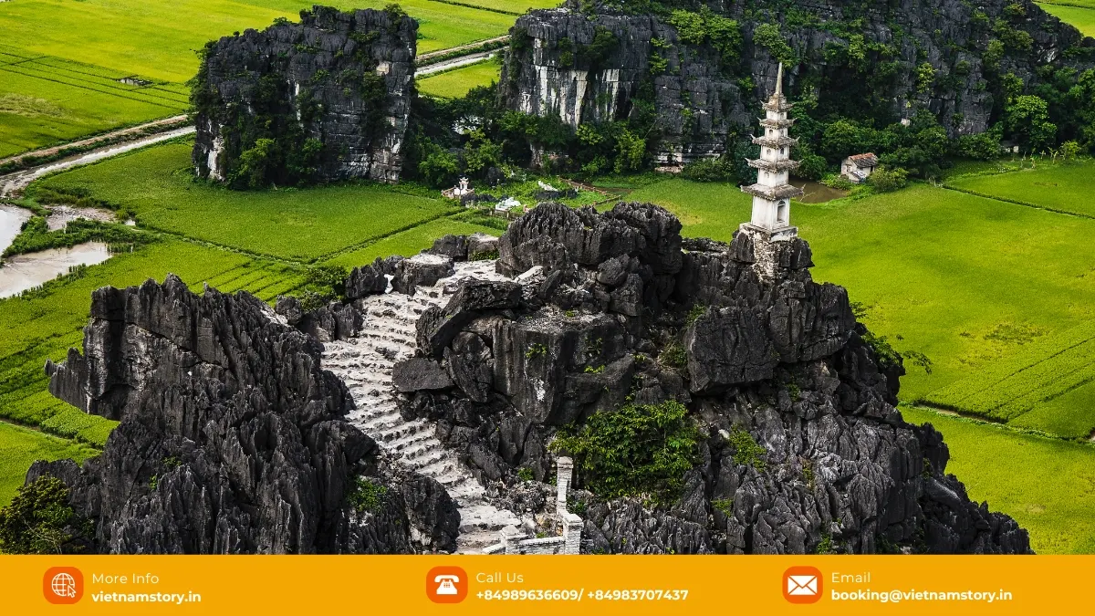Mua Cave viewpoint in Ninh Binh during cooler November weather