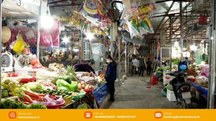 Packaged food and everyday goods at a Ninh Binh market
