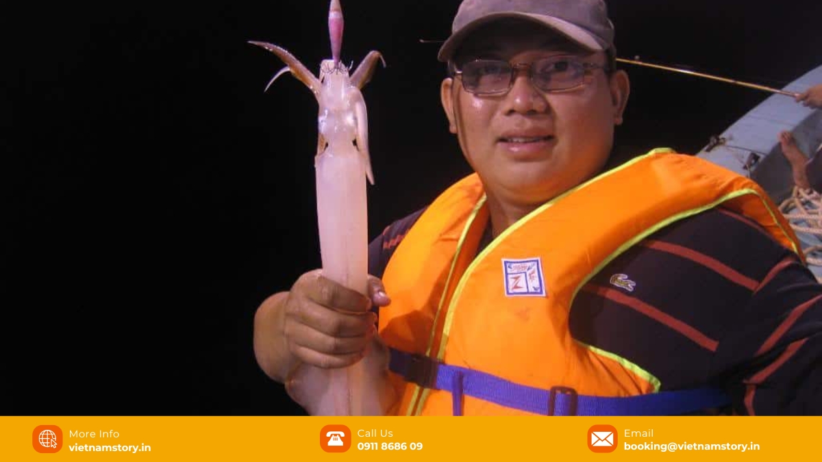Phu Quoc Nightlife: The ultimate guide to the best bars, markets and shows 7 Night squid fishing is a great away to spend your night in Phu Quoc