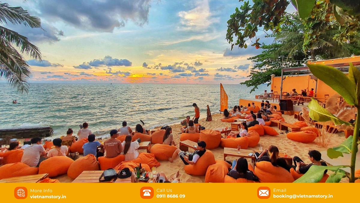 A local's guide: Finding the most beautiful and best sunset spots in Phu Quoc 5 Sway to the music at Phu Quoc beach bars at night