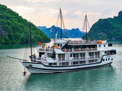 Oasis Bay Party Cruise 2D1N