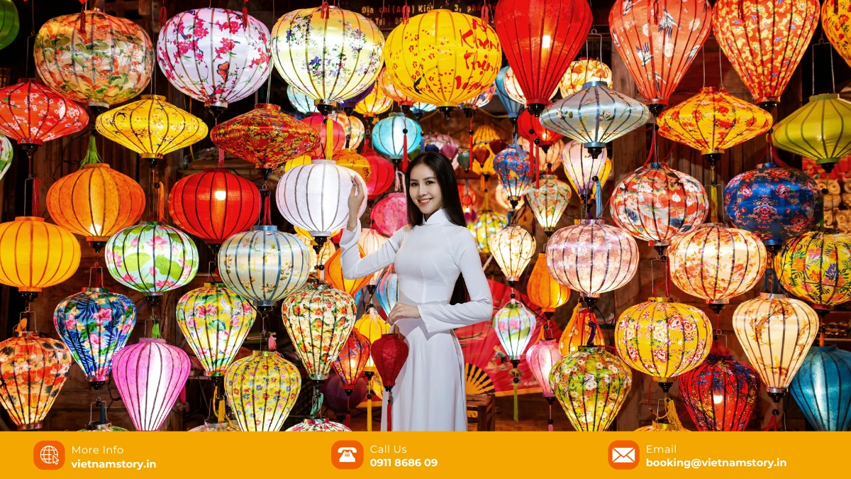 Hoi An Lantern Festival: Dates, Significance, and Guide for Indian Travelers 5 Many tourists are attracted by the beauty of Hoi An lantern festival Vietnam