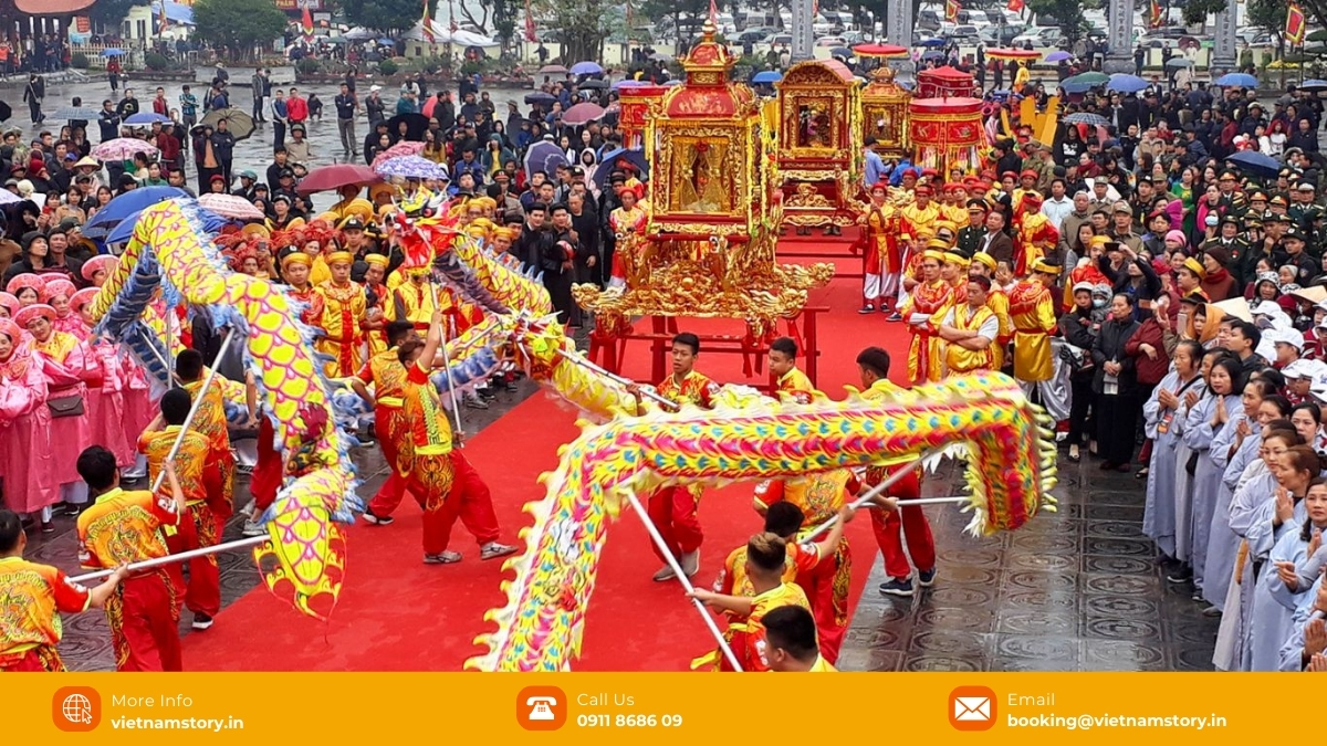 Halong Weather February: A Guide To The Ethereal Winter Mist 4 February is one of the most vibrant festive seasons in Ha Long Bay