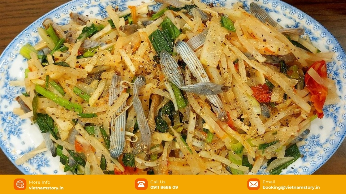 Ha Long Bay Food: A Gastronomic Odyssey For Indian Travelers 5 Sipunculus Nudus is so nutritious that it is nicknamed “earth ginseng”