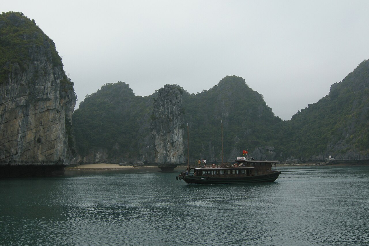 Ha Long Bay limestone island scenery, the northern landscape contrast in an eight-day North and Central Vietnam itinerary